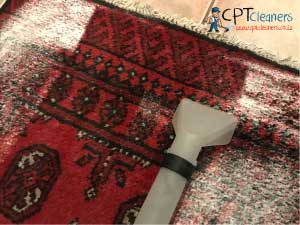 Clean a rug with baking soda